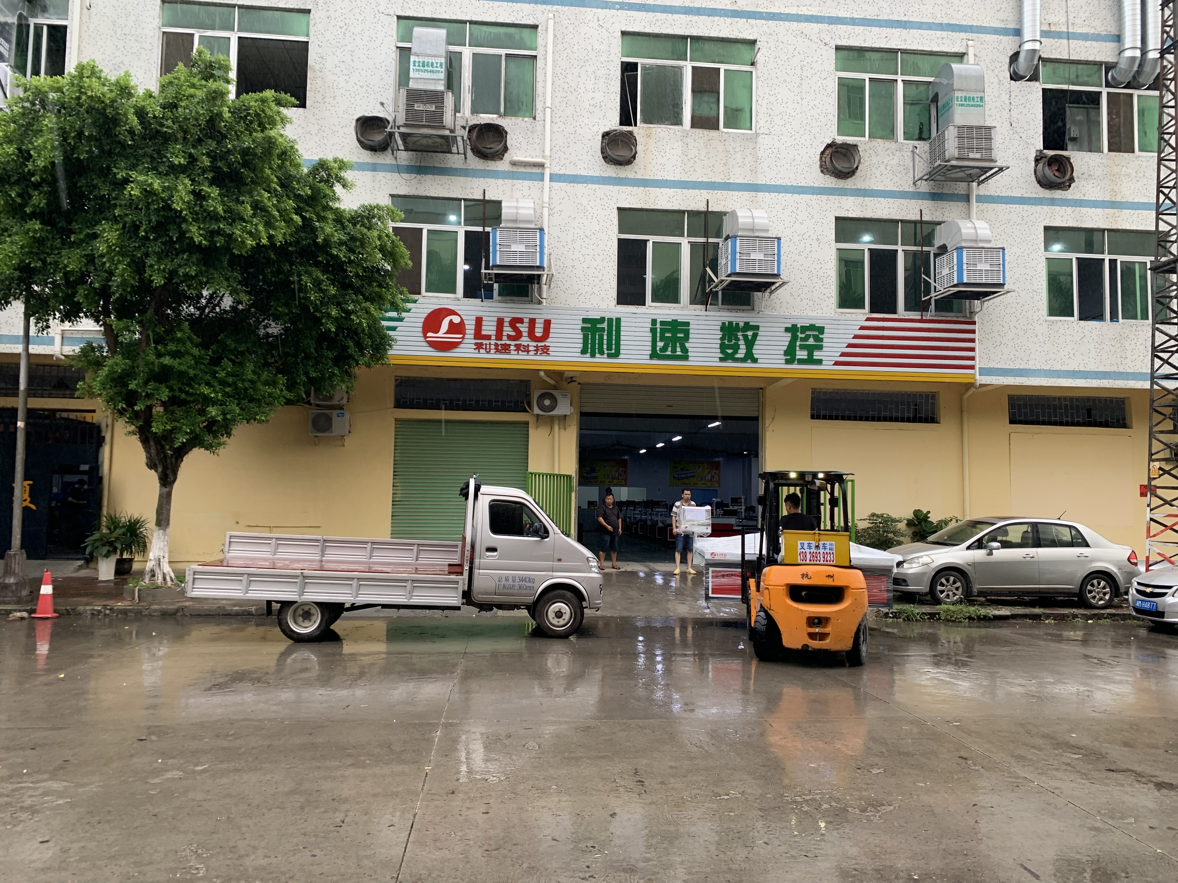 利速數(shù)控出機PLED-2030G鉆孔攻牙機一臺